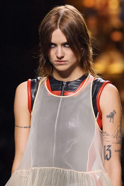 Look 25